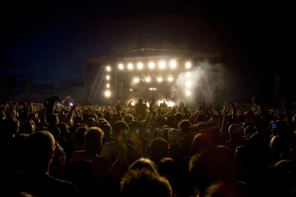 Festivalgoers and atmosphere at Global Gathering 2009